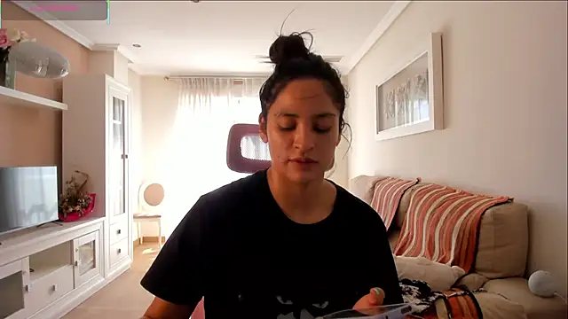 Snapshot of bella_apont chatting on 09.15.25 bella apont online show from 09.15.25