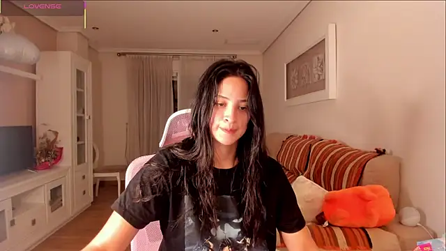 Snapshot of bella_apont chatting on 09.28.25 bella apont online show from 09.28.25