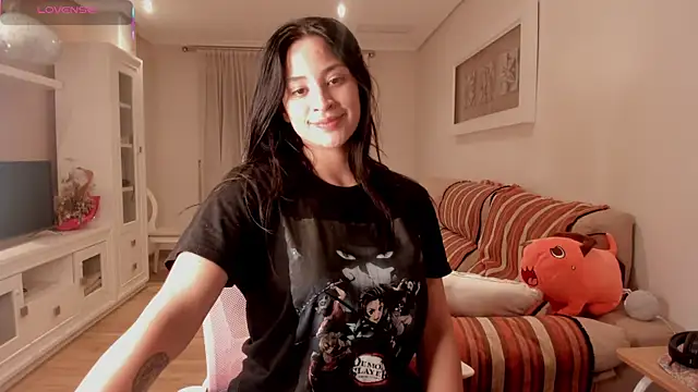 Snapshot of bella_apont chatting on 10.17.25 bella apont online show from 10.17.25