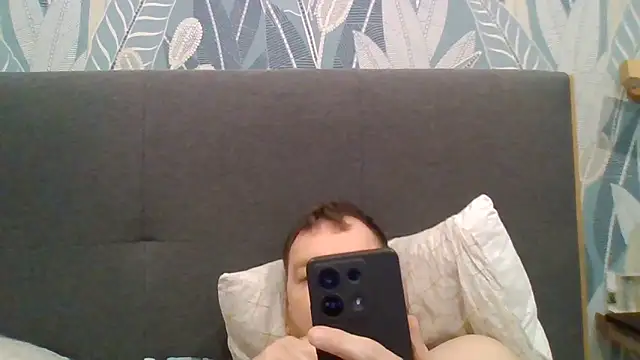 Snapshot of Au_plaisir_des_femmes chatting on 12.15.25 Au plaisir des femmes online show from 12.15.25