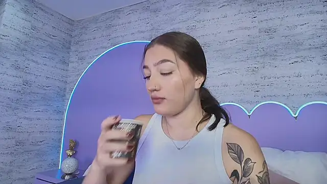 Giaa Ross online show from 04.04.26