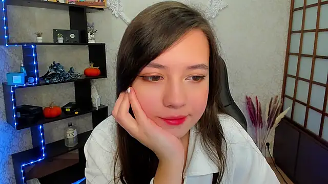 Snapshot of Lina_Brownie chatting on 12.06.24 Lina Brownie online show from 12.06.24