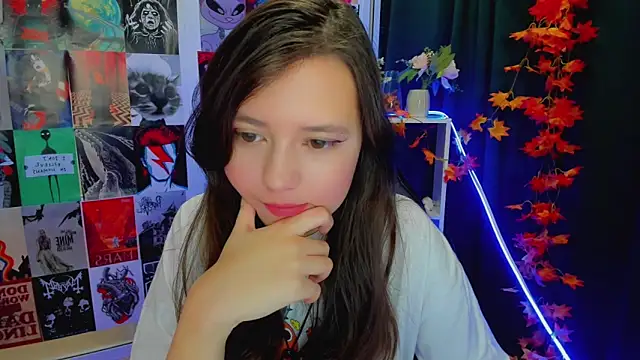 Snapshot of Lina_Brownie chatting on 12.19.24 Lina Brownie online show from 12.19.24