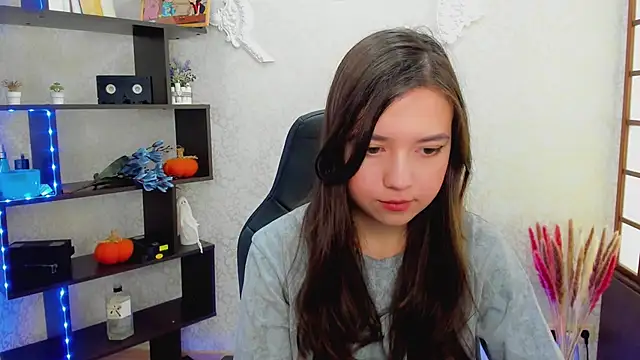 Snapshot of Lina_Brownie chatting on 12.21.24 Lina Brownie online show from 12.21.24