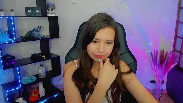 Snapshot of Lina_Brownie chatting on 12.28.24 Lina Brownie online show from 12.28.24