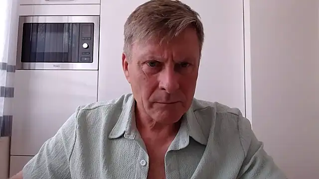 Snapshot of johnnym1 chatting on 04.08.26 johnnym1 online show from 04.08.26