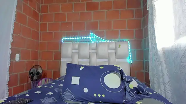 Elettrahot  online show from 11.01.25