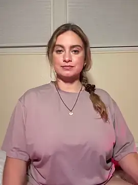 Snapshot of Sophie_Raegan chatting on 05.05.26 Sophie Raegan online show from 05.05.26