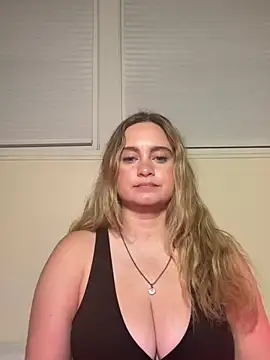 Snapshot of Sophie_Raegan chatting on 05.06.26 Sophie Raegan online show from 05.06.26