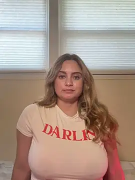 Snapshot of Sophie_Raegan chatting on 05.22.26 Sophie Raegan online show from 05.22.26