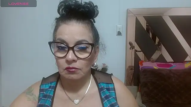 Snapshot of lindaesmeralda chatting on 03.16.26 lindaesmeralda online show from 03.16.26