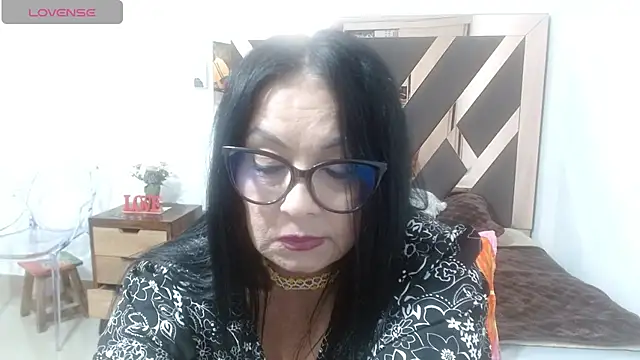 Snapshot of lindaesmeralda chatting on 03.18.26 lindaesmeralda online show from 03.18.26
