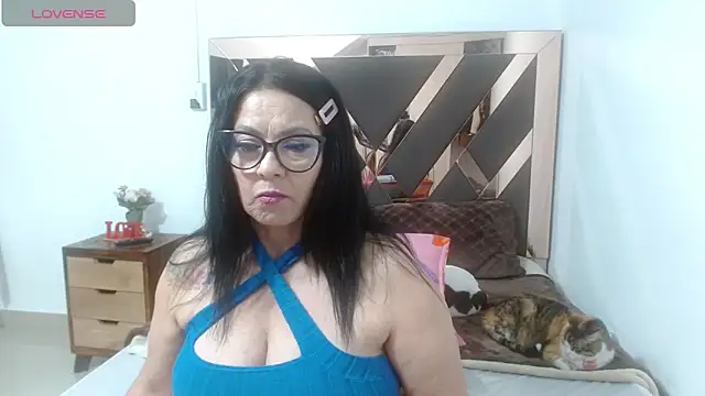 Snapshot of lindaesmeralda chatting on 04.07.26 lindaesmeralda online show from 04.07.26