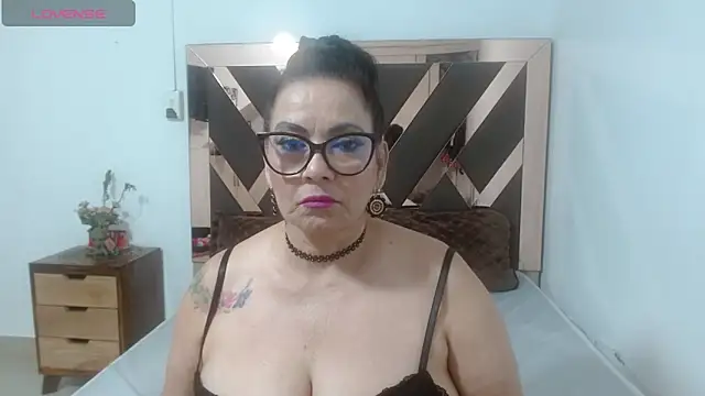 Snapshot of lindaesmeralda chatting on 04.29.26 lindaesmeralda online show from 04.29.26