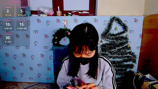 Snapshot of __Saphia__ chatting on 12.13.24 Saphia online show from 12.13.24