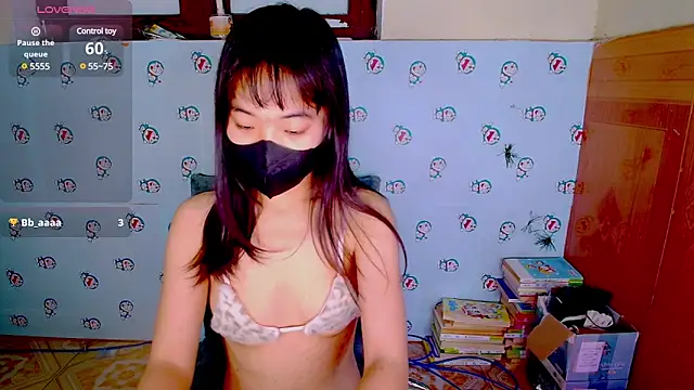 Snapshot of __Saphia__ chatting on 01.24.25 Saphia online show from 01.24.25