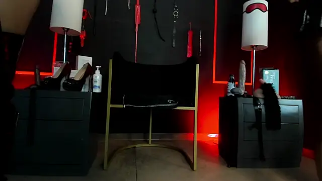 CharlotteScotte online show from 12.19.25