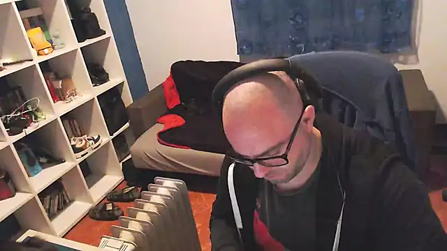 ravingr4d4 online show from 02.20.25