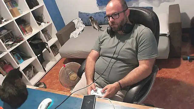 ravingr4d4 online show from 10.01.25