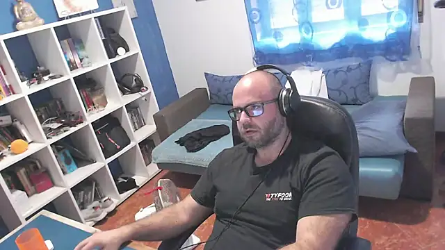 ravingr4d4 online show from 10.21.25