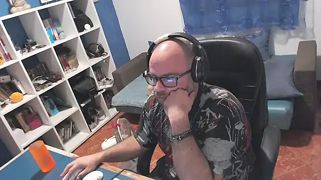 ravingr4d4 online show from 10.21.25