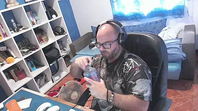 ravingr4d4 online show from 10.22.25