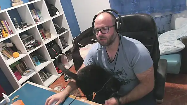 ravingr4d4 online show from 10.27.25