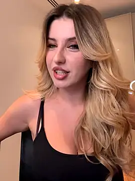 Snapshot of RoxxyDallas chatting on 10.14.25 RoxxyDallas online show from 10.14.25