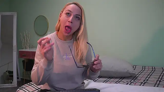 CelineConner online show from 01.21.25