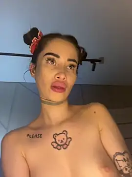 Snapshot of Yunasi chatting on 12.18.24 Yunasi online show from 12.18.24