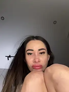 Snapshot of Yunasi chatting on 03.03.25 Yunasi online show from 03.03.25