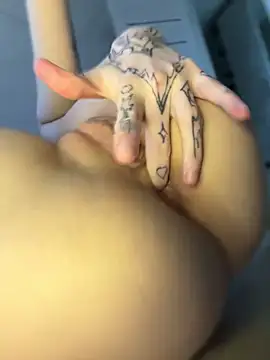 Snapshot of Yunasi chatting on 03.08.25 Yunasi online show from 03.08.25