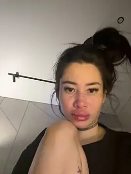 Snapshot of Yunasi chatting on 03.09.25 Yunasi online show from 03.09.25