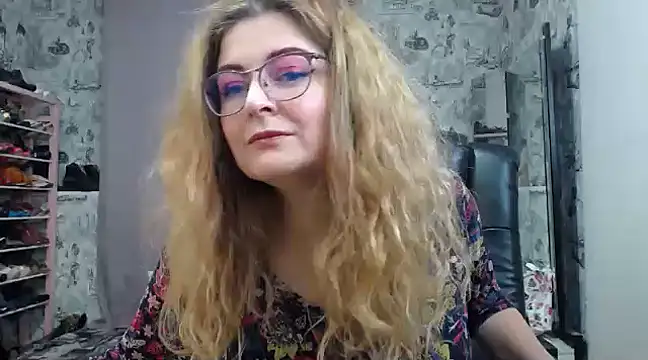 Helen1974 online show from 02.08.25