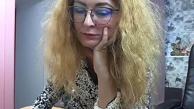 Helen1974 online show from 12.19.25