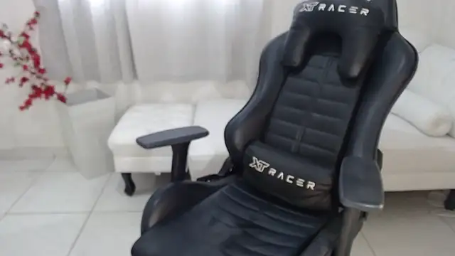 Snapshot of ANNA------ chatting on 12.29.24 ANNA------ online show from 12.29.24