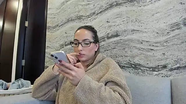 Snapshot of Sophi__a chatting on 02.19.25 Sophi  a online show from 02.19.25