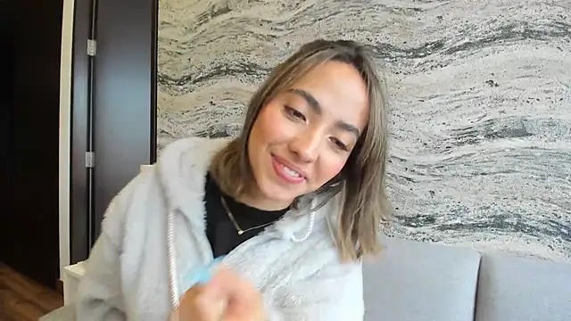 Snapshot of Sophi__a chatting on 03.19.25 Sophi  a online show from 03.19.25