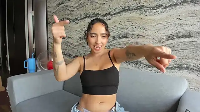 Snapshot of Sophi__a chatting on 10.24.25 Sophi  a online show from 10.24.25