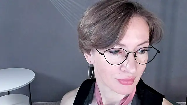 Snapshot of Dorothy_Meyer chatting on 05.13.26 Dorothy Meyer online show from 05.13.26