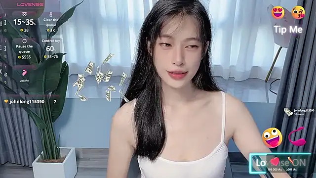 Snapshot of Aurora_99 chatting on 10.18.25 Aurora 99 online show from 10.18.25