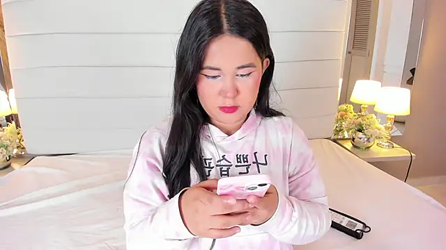 Lilly 2809  online show from 09.18.25