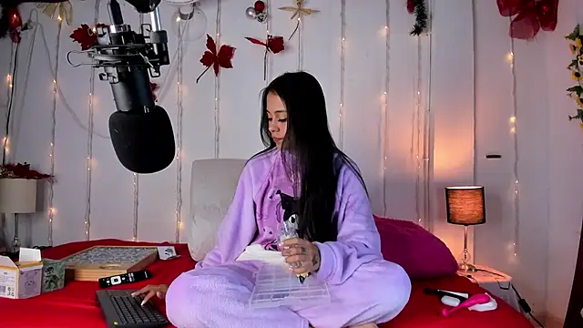 thamaral1 online show from 12.15.24