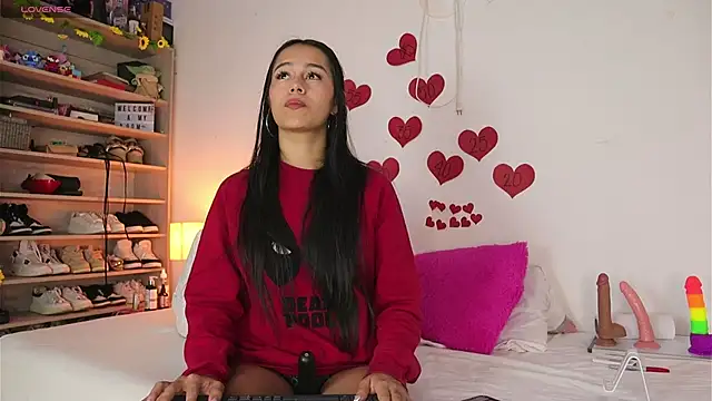 thamaral1 online show from 03.18.25