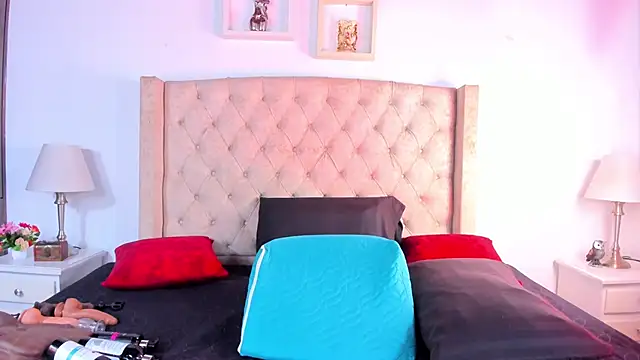 Snapshot of natalia_collinslim chatting on 09.20.25 natalia collinslim online show from 09.20.25