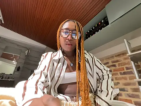 Snapshot of EmmaSanzz_ chatting on 03.27.26 EmmaSanzz online show from 03.27.26