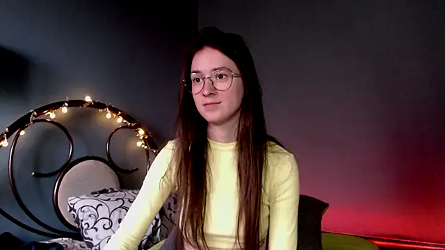 Snapshot of wow__kelly chatting on 03.12.25 wow kelly online show from 03.12.25