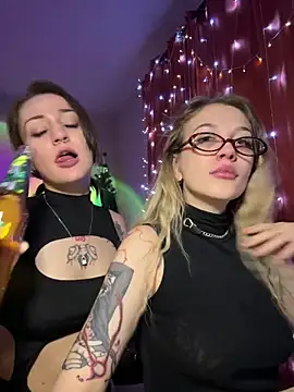 Snapshot of Dooubletroublee chatting on 01.18.25 Dooubletroublee online show from 01.18.25