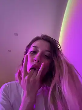 Snapshot of Dooubletroublee chatting on 01.20.25 Dooubletroublee online show from 01.20.25