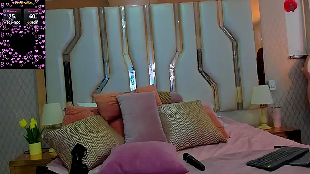 Victoriarouss- online show from 02.15.26